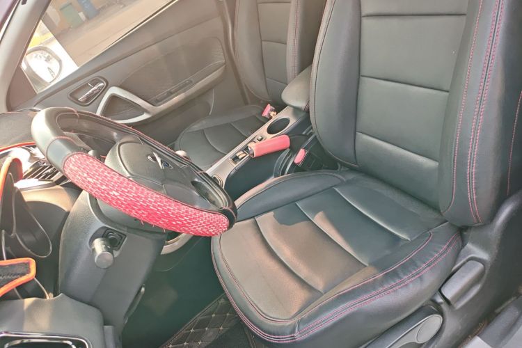 海马S5 2015款 1.6L 手动舒适型中控内饰19