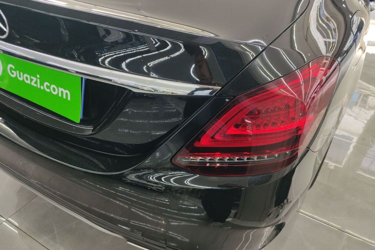 奔驰C级 2019款 改款 C 260 L 运动版车身外观9
