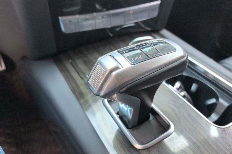 哈弗H9 2022款 2.0T 汽油四驱精英型 5座中控内饰18