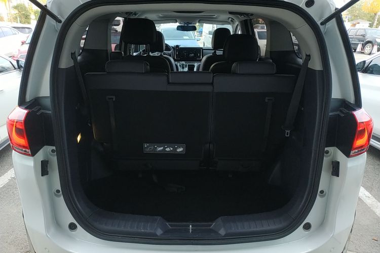 广汽传祺 传祺M8 2023款 领秀系列 390T 豪华版机舱底盘23