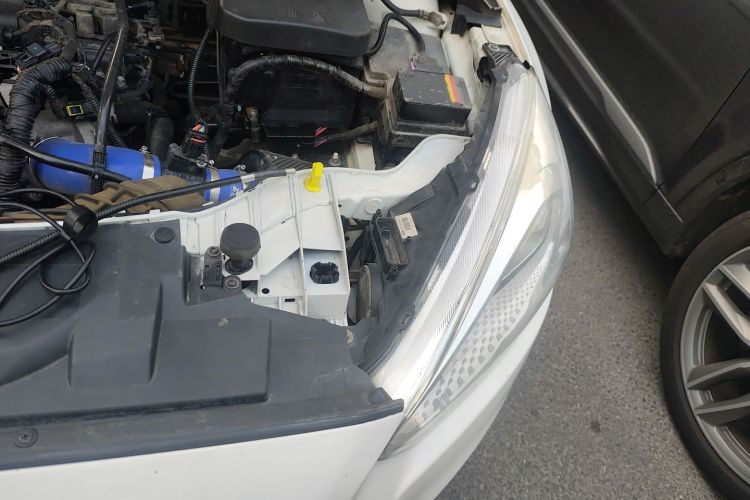 福特 福克斯 2017款 两厢 1.6L 手动风尚型智行版局部细节9004