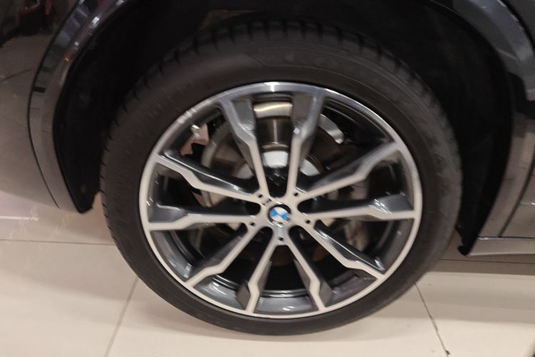 宝马X3 2022款 xDrive30i 领先型 M曜夜套装车身外观6008