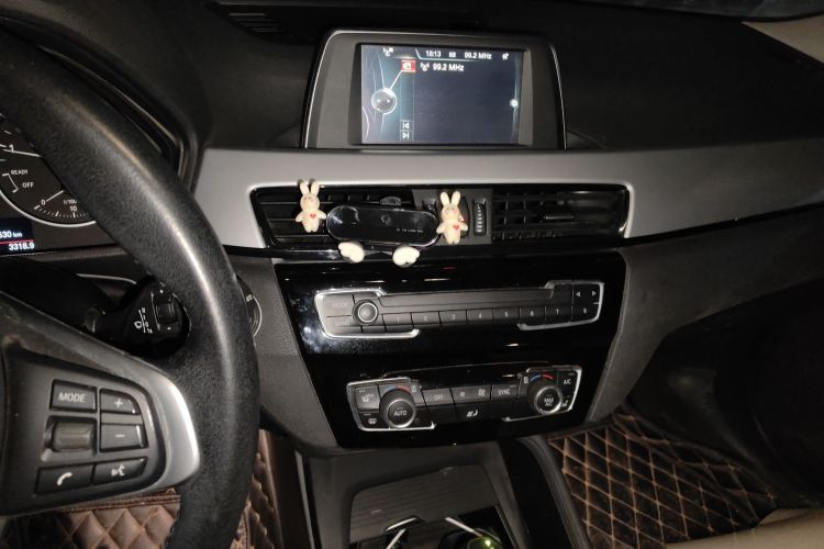 宝马X1 2016款 sDrive18Li 时尚型中控内饰16