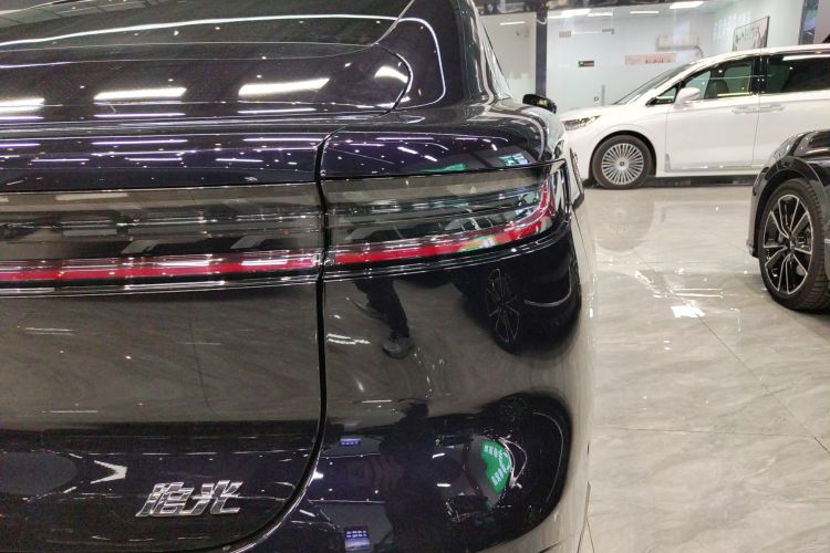 岚图汽车 岚图追光 2024款 PHEV 四驱超长续航旗舰版车身外观9