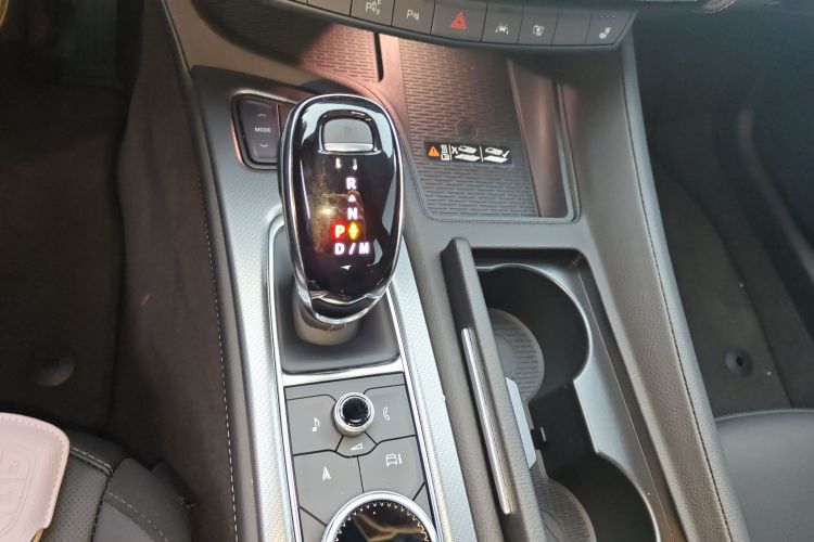 凯迪拉克CT5 2025款 28T 城市运动版中控内饰18