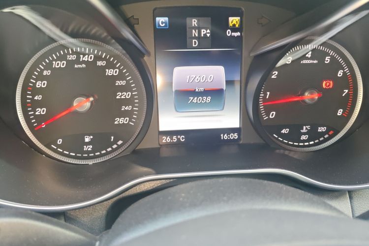 奔驰C级 2016款 C 200 运动版中控内饰15