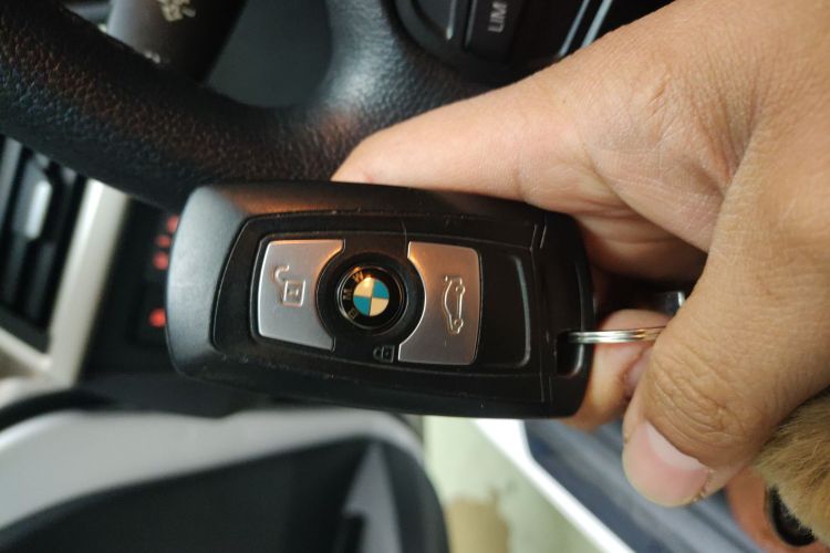 宝马3系 2016款 316i 时尚型中控内饰7001