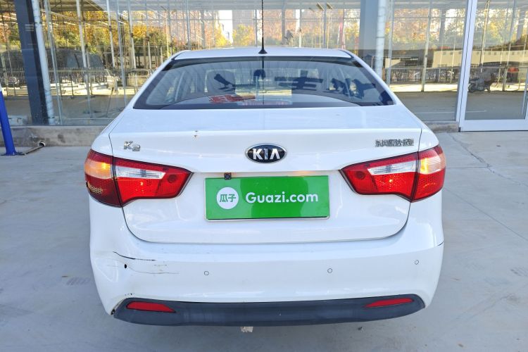 起亚K2 2012款 三厢 1.4L MT GLS纪念版车身外观6