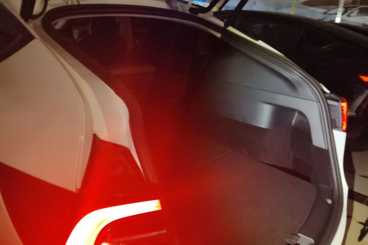 特斯拉 Model Y 2022款 长续航全轮驱动版局部细节23