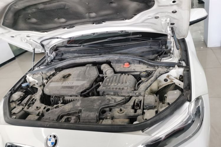 宝马1系 2021款 改款 120i M运动版机舱底盘24