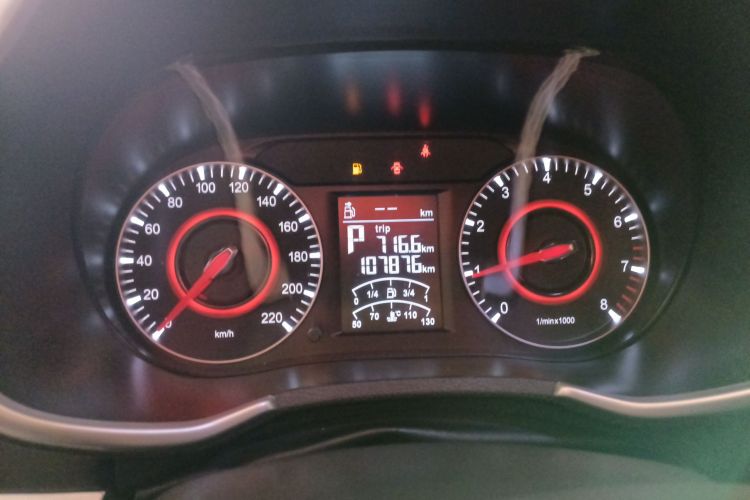 中华V3 2017款 1.5L 自动精英型中控内饰14