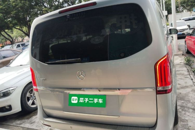 奔驰V级 2017款 V 260 领航版车身外观6