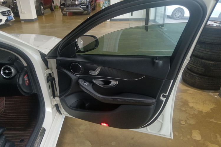 奔驰C级(进口) 2017款 C 200 旅行轿车中控内饰7002