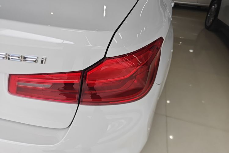 宝马5系(进口) 2018款 525i M运动套装车身外观9