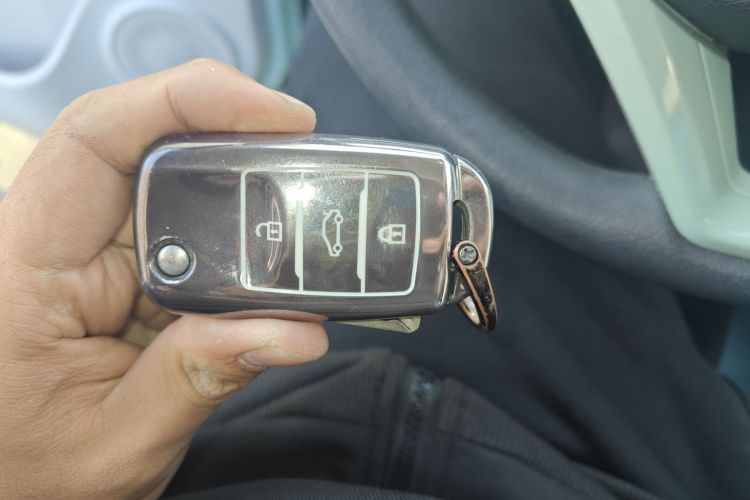 长安欧尚 奔奔E-Star 2021款 国民版 多彩款 磷酸铁锂（31.86kWh）中控内饰7001