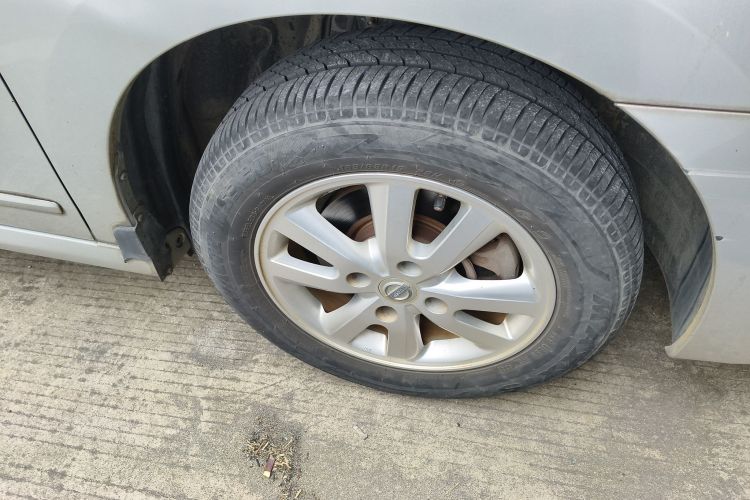 日产 轩逸 2012款 经典 1.6XE 手动舒适版车身外观10