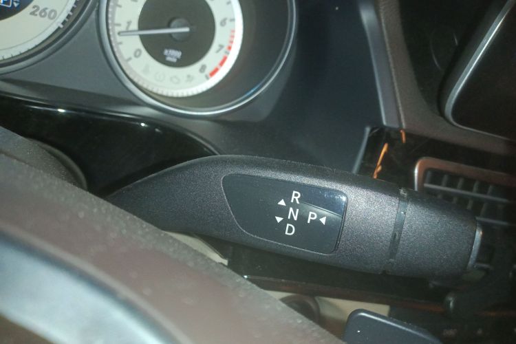 奔驰E级 2014款 改款 E 260 L 运动型局部细节18