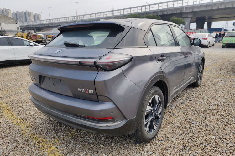 哪吒汽车 2023款 哪吒U-Ⅱ 400 U秀版 磷酸铁锂车身外观7