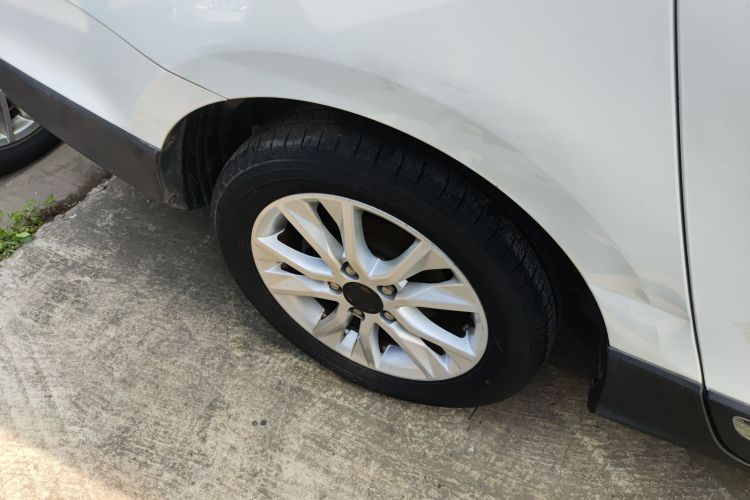 宝骏730 2016款 1.5L 手动豪华型 7座车身外观6003