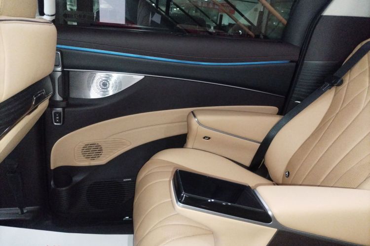 腾势D9 2024款 DM-i 980 四驱尊荣型中控内饰7002