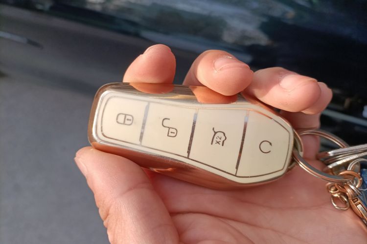 比亚迪 汉 2022款 EV 610KM四驱千山翠限量版中控内饰11