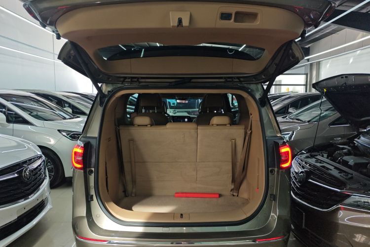 别克GL8 2020款 ES陆尊 653T 豪华型机舱底盘23