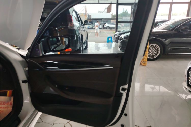 宝马5系 2022款 改款 525Li M运动套装中控内饰42