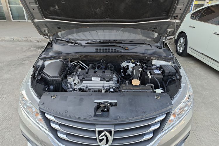 宝骏310W 2020款 1.5L 自动劲享型 国VI机舱底盘24