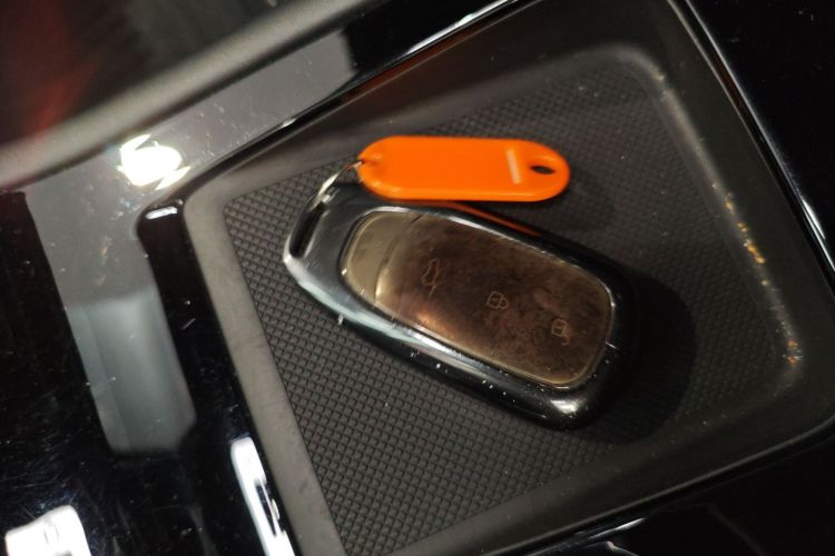 理想汽车 理想ONE 2020款 增程6座版中控内饰11