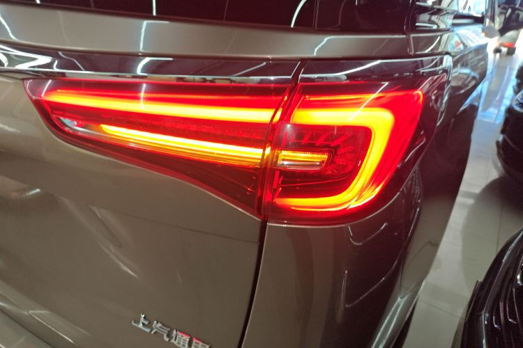 别克GL8 2020款 ES陆尊 653T 豪华型车身外观9