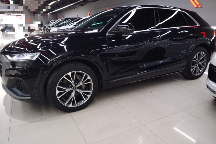 奥迪Q8 2021款 55 TFSI 豪华动感型车身外观4