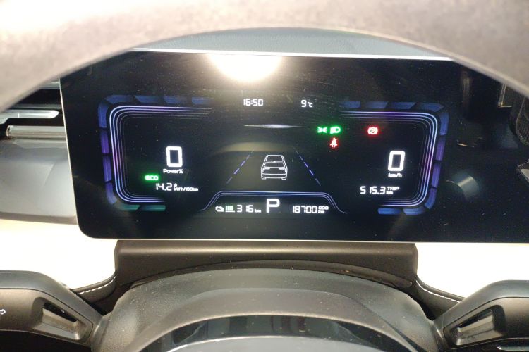 吉利几何E萤火虫 2024款 401km 星光中控内饰14