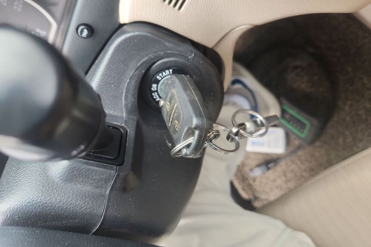 起亚 狮跑 2013款 2.0L 手动两驱版GL中控内饰7001