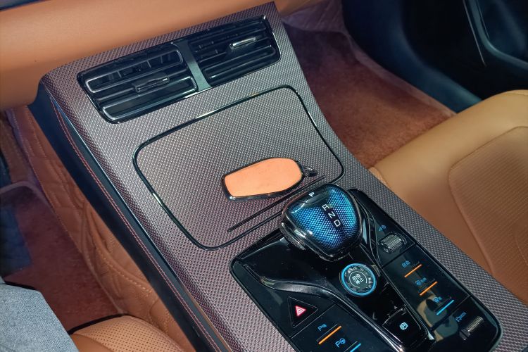 比亚迪 汉 2022款 EV 创世版 715KM前驱旗舰型中控内饰7001