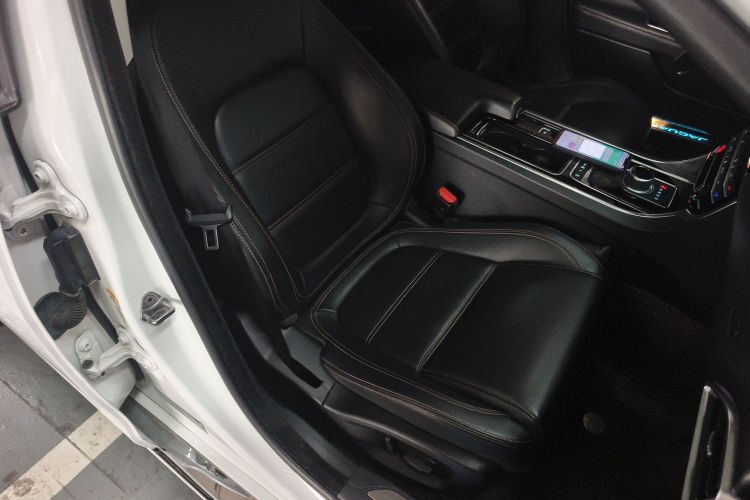 捷豹XEL 2019款 2.0T 200PS 尊享版局部细节41