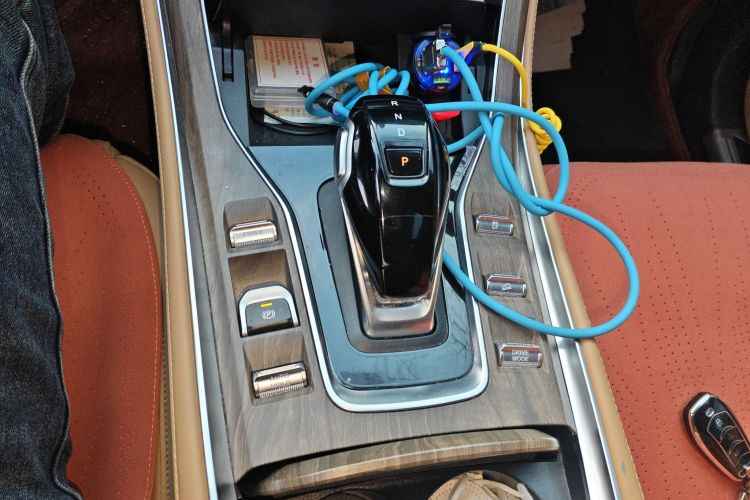 蓝电E5 2023款 1.5L DE-i 100KM臻享型 7座中控内饰18