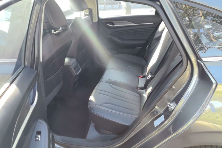 长安 逸动 2021款 PLUS 1.6L GDI 手动精英型中控内饰21