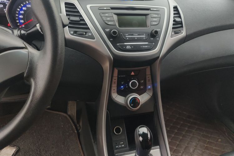 现代 朗动 2016款 1.6L 自动智能型中控内饰16