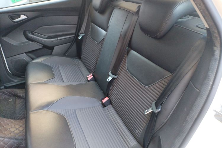 福特 福克斯 2015款 三厢 EcoBoost 125 自动超能风尚型中控内饰21