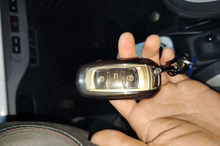 吉利银河 2025款 210km 熊猫骑士中控内饰11