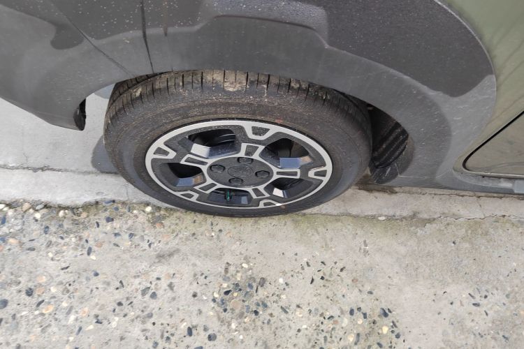 吉利银河 2025款 210km 熊猫骑士车身外观6008