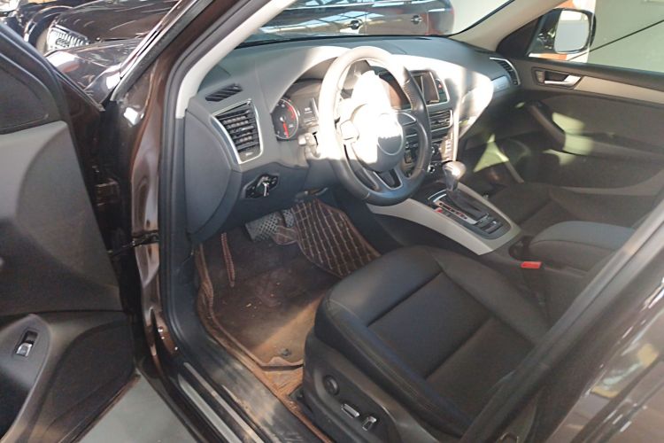 奥迪Q5 2013款 40 TFSI 进取型中控内饰7003