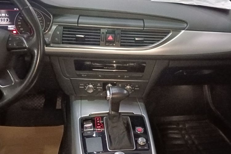 奥迪A6L 2015款 TFSI 百万纪念智领型中控内饰16