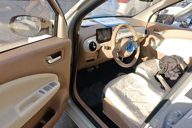 五菱汽车 宏光MINIEV 2025款 四门版 进阶款中控内饰7003