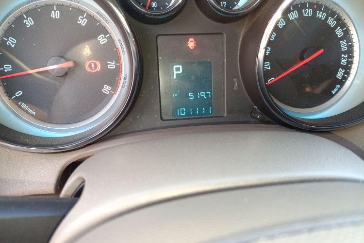 别克 英朗 2013款 GT 1.6L 自动时尚版中控内饰15