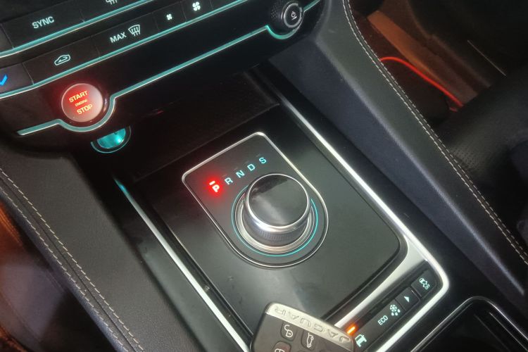 捷豹F-PACE 2020款 2.0T 赛旗版中控内饰18