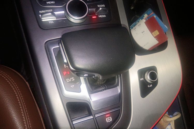 奥迪Q7 2019款 45 TFSI S line运动型中控内饰18