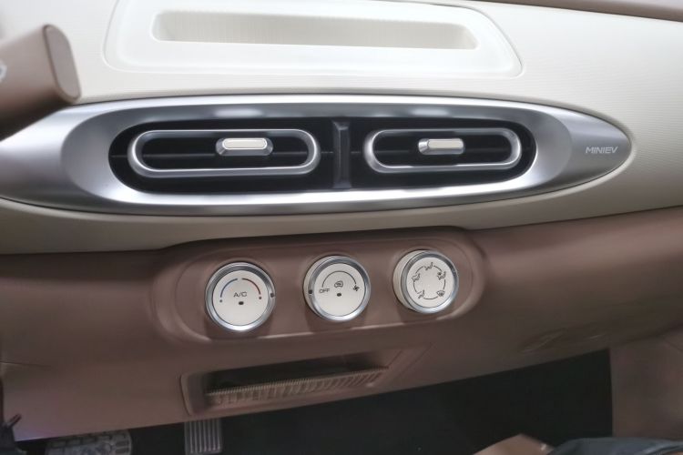 五菱汽车 宏光MINIEV 2025款 四门版 进阶款中控内饰16