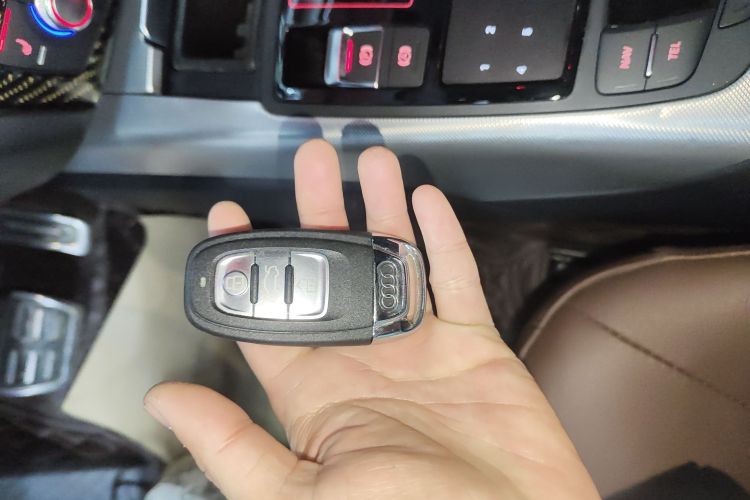 奥迪A6L 2018款 30周年年型 45 TFSI quattro 运动型中控内饰7001