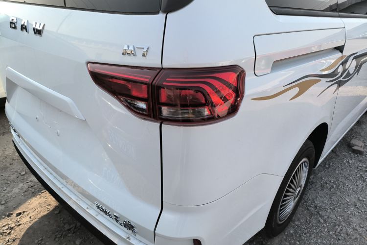 BAW北汽制造 锐胜王牌M7 2025款 1.6L 手动标轴舒适型 5座车身外观9